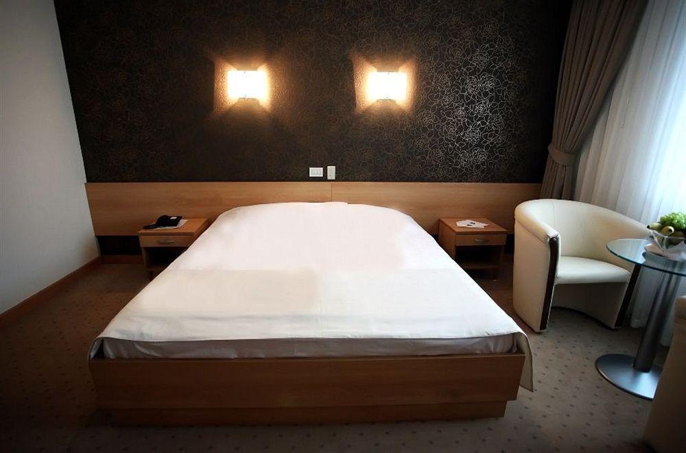 Hotel Zovko Zagreb Sesvete Luaran gambar